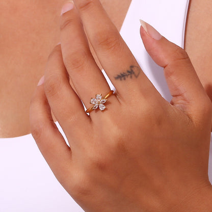 Jikka – Bague Fleur Dorée à Cinq Pétales