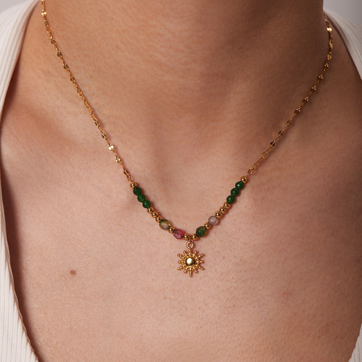 Mindy – Collier Soleil Doré avec Pierre Naturelle