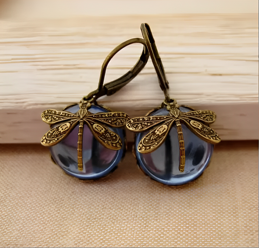 Elowen – Boucles d’Oreilles Libellule Dorées Style Antique
