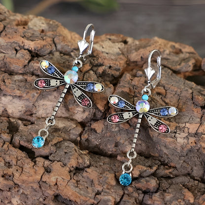 Liora – Boucles d’Oreilles Élégantes Libellule Sculpée