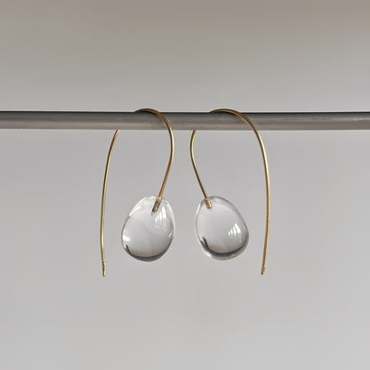 Elara – Boucles Cristal Gris Style Rétro