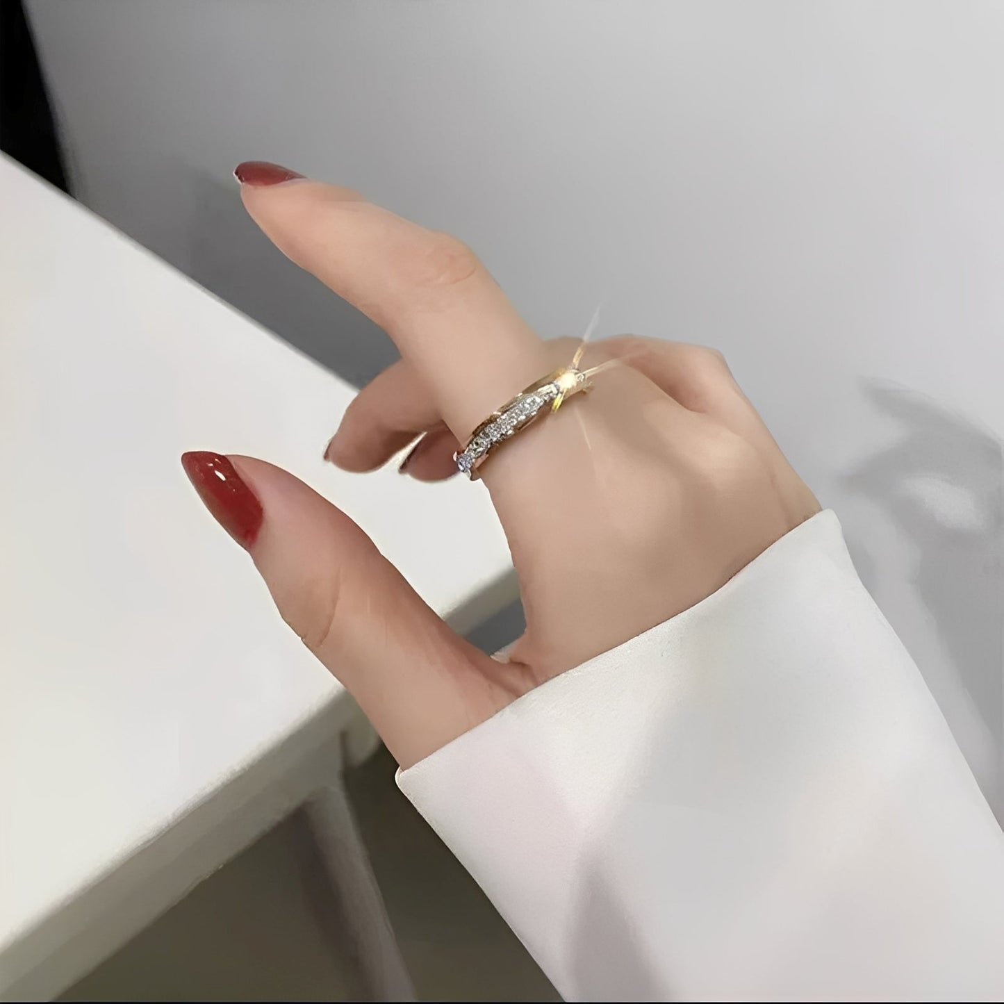 Jona – Bague Élégante avec Cubic Zirconia Incrustés