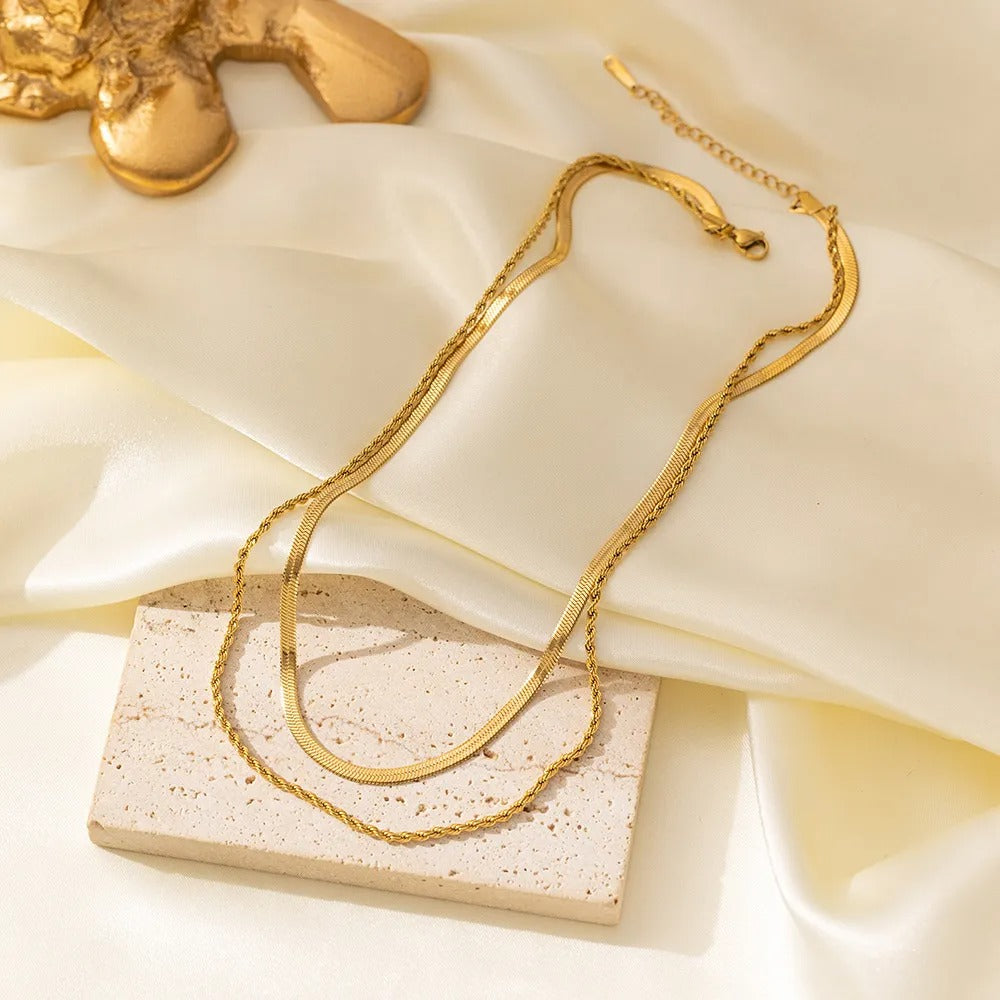 Alina – Collier Torsadé Double Couches en Os de Serpent
