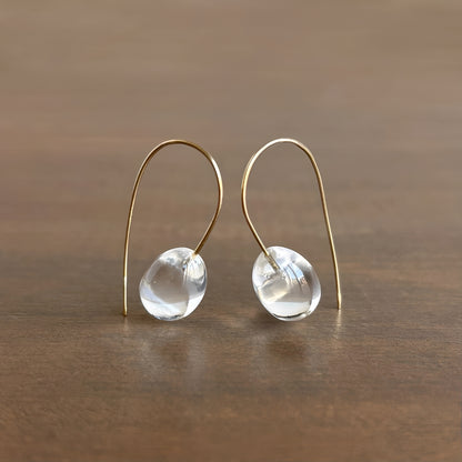 Elara – Boucles Cristal Gris Style Rétro