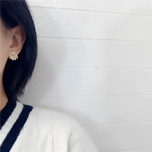 Nehlia – Boucles d’Oreilles Dorées avec Opale Blanche