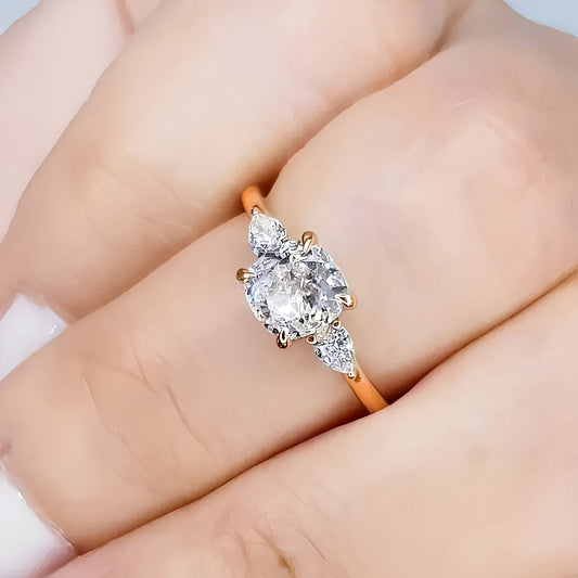 Clara – Bague Élégante en Or Rose avec Pierre Carrée
