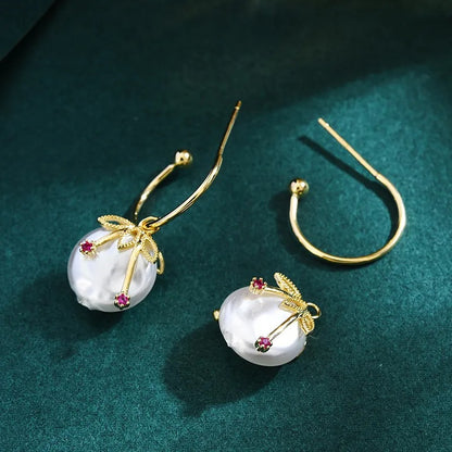 Cléa – Boucles d’Oreilles Vintage Cerise en Or & Perle