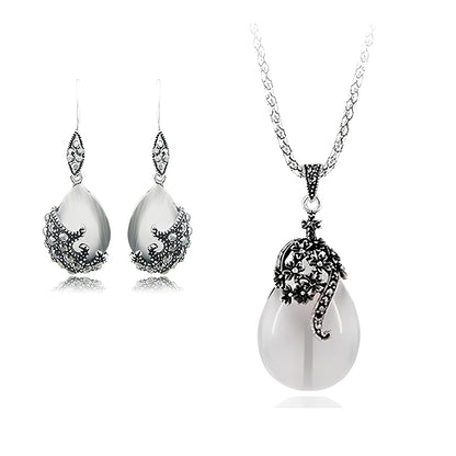 Marion – Bijoux Classiques en Opale Blanche