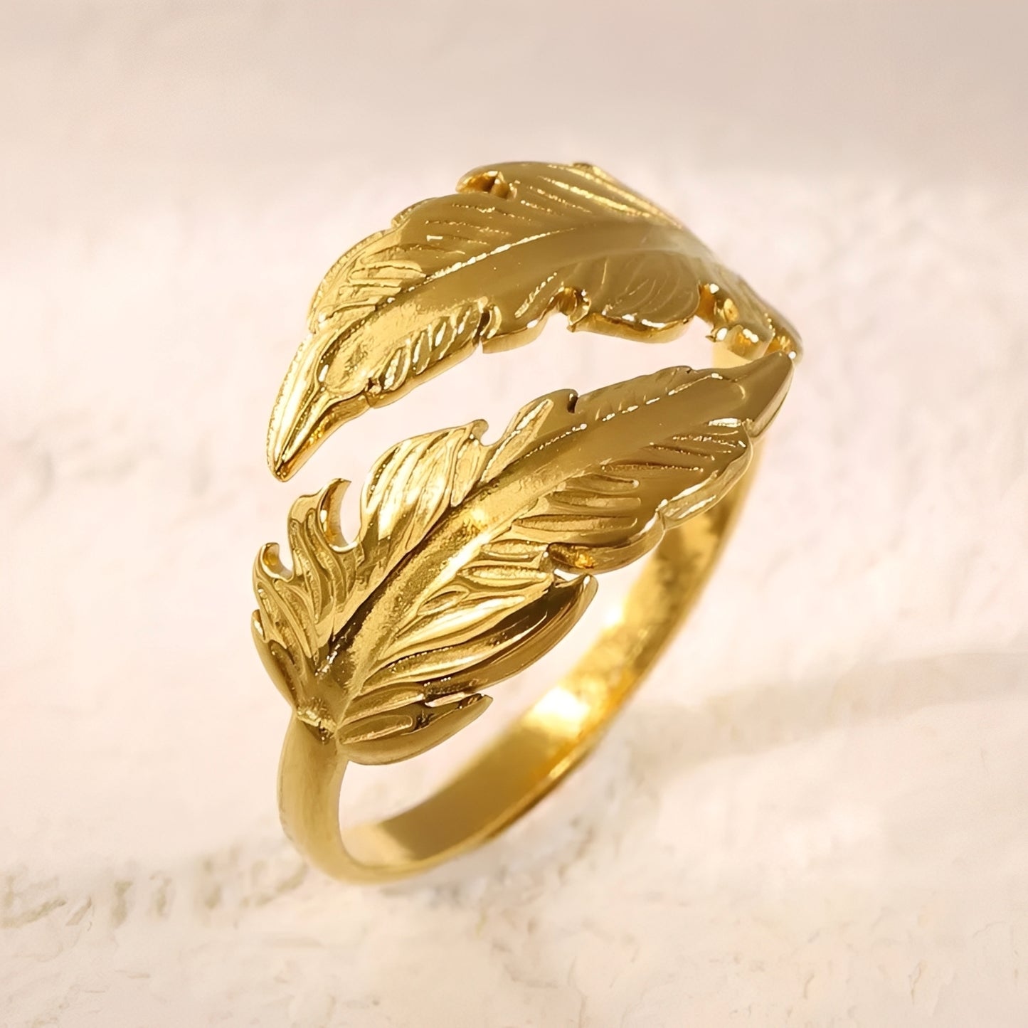 Klio – Bague Plume Élégante en Acier Inoxydable