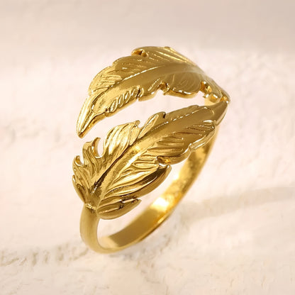 Klio – Bague Plume Élégante en Acier Inoxydable