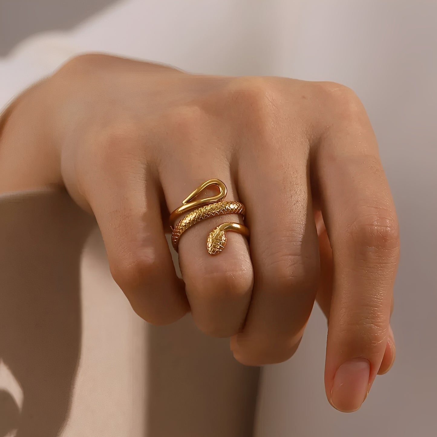 Zonya – Bague Serpentine Texturée Ajourée