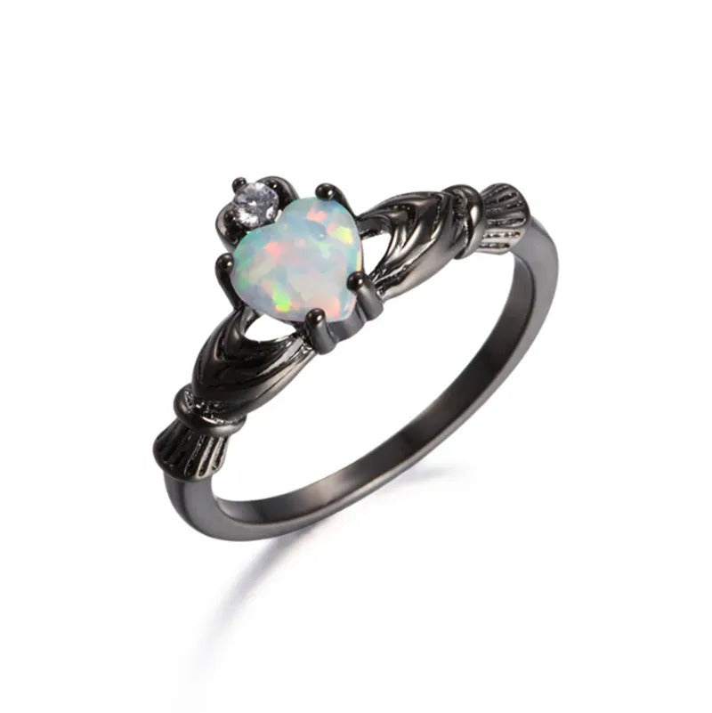 Meryl – Bague Cœur en Opale Blanche
