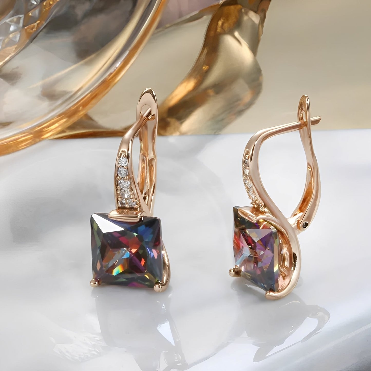 Celina – Boucles d'Oreilles Dorées avec Cubic Zirconia de Couleurs