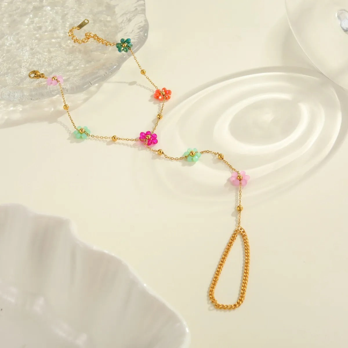 Rosalie – Bracelet Doré Fleur Perlée