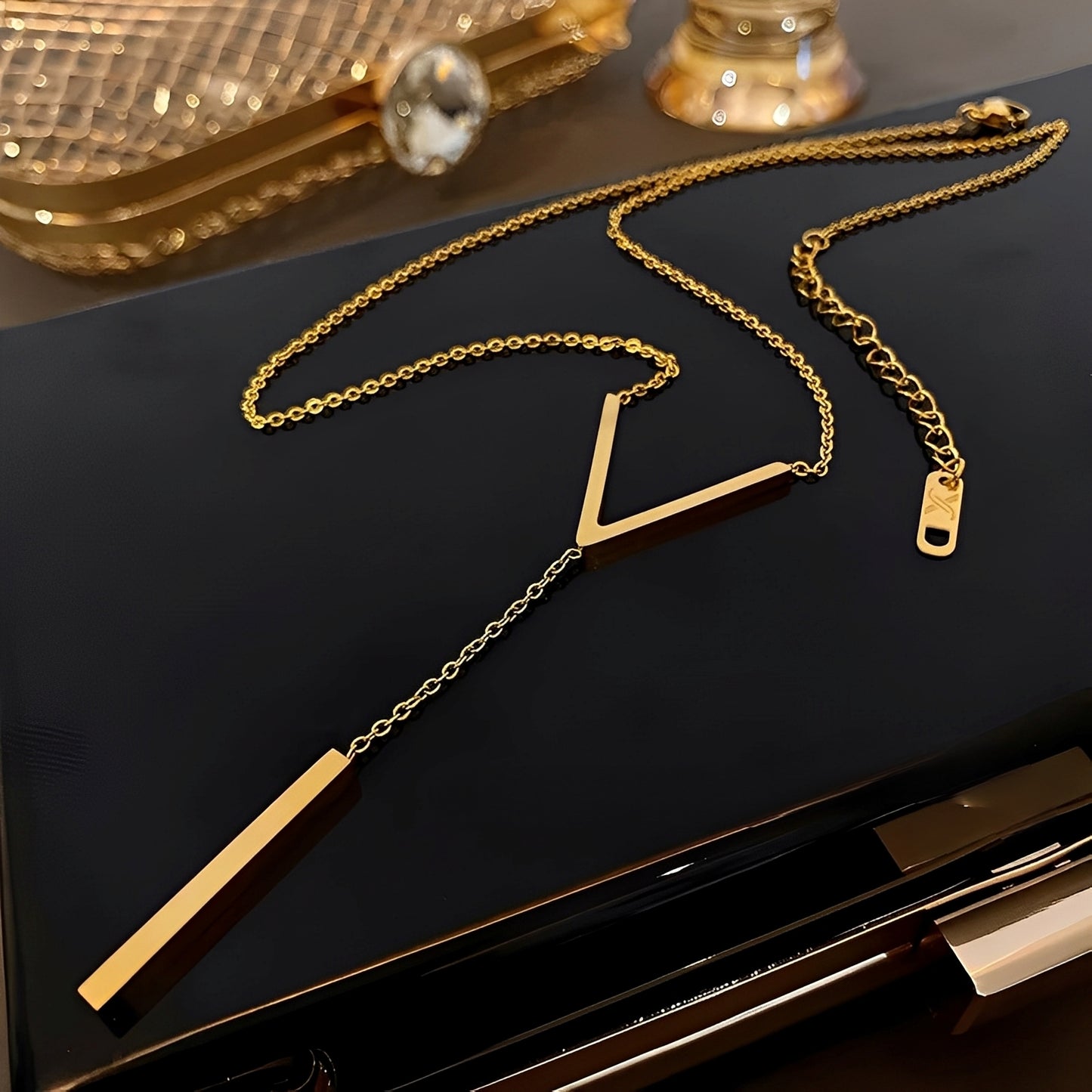 Vera – Collier Chaîne avec Pendentif Géométrique