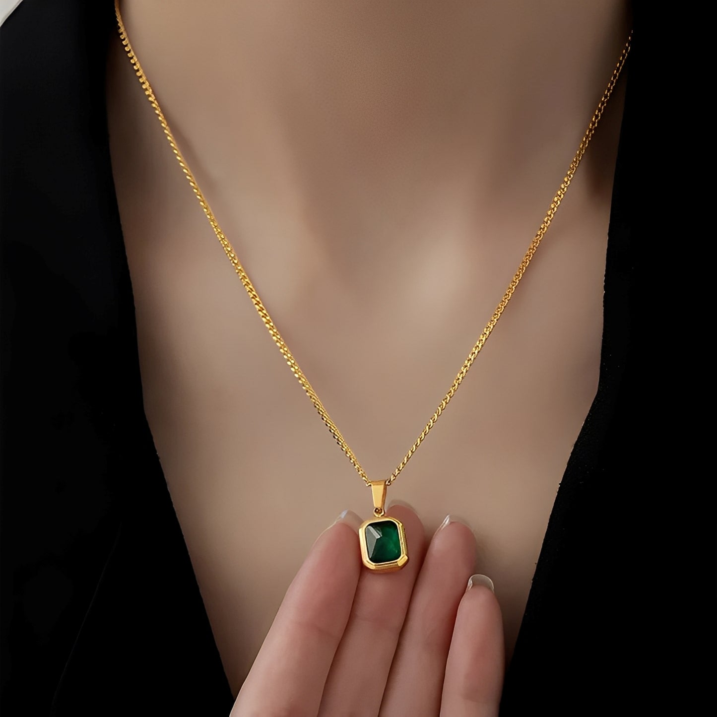 Cameron – Collier Pendentif Émeraude Minimaliste
