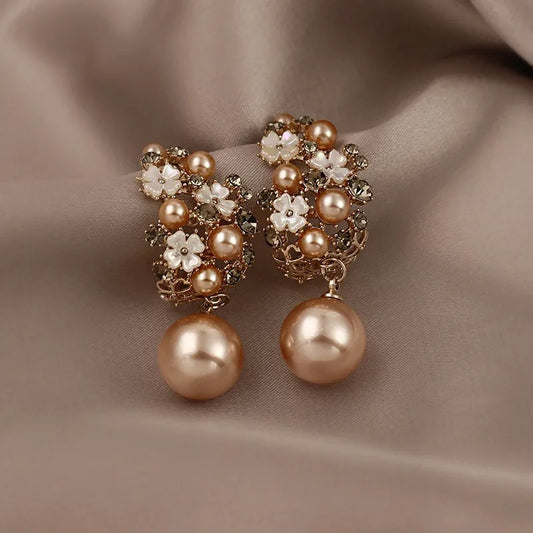 Haruko – Boucles Fleurs Perles Élégantes