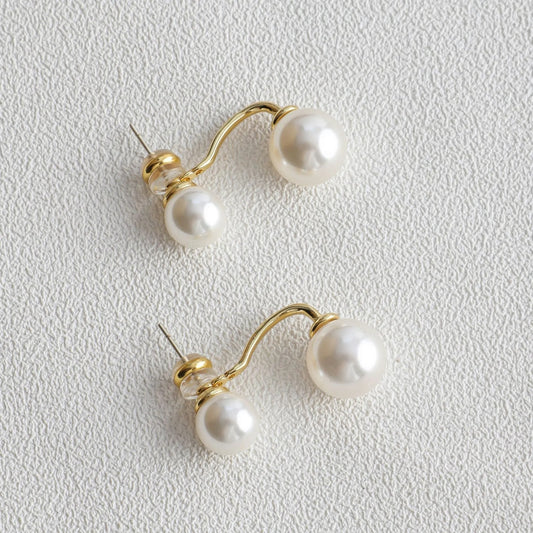 Mav – Boucles d’Oreilles Puces Double Perle Élégantes