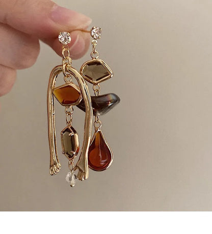 Iris – Boucles Pendantes Asymétriques Main & Pierres