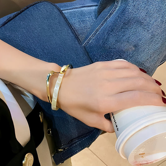 Bea – Bracelet Doré à Opale Blanche