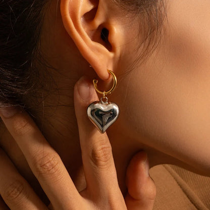 Liza – Boucles Pendantes Cœurs Dorées