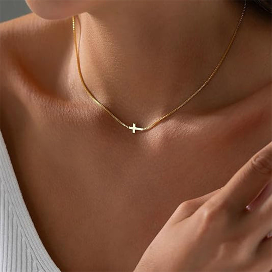 Aurora – Collier Pendentif Petite Croix