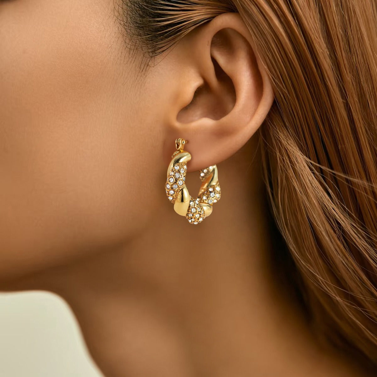 Aureva – Boucles d’oreilles U torsadé doré