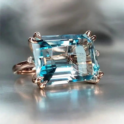 Lisa – Bague Vintage avec Zircon Bleu Étincelant