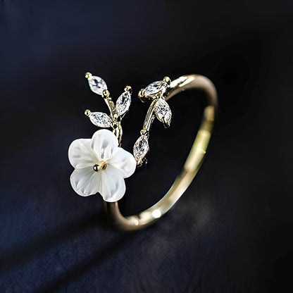 Mayla – Bague Florale avec Fleurs Blanches et Cubic Zirconia