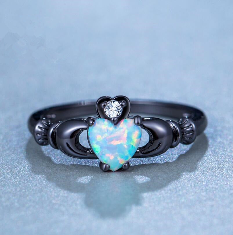 Meryl – Bague Cœur en Opale Blanche