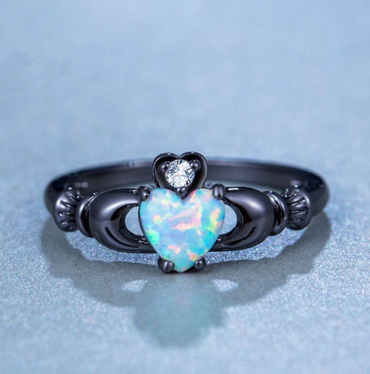 Meryl – Bague Cœur en Opale Blanche