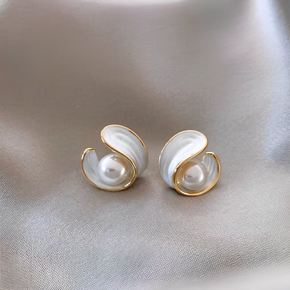Aimee – Boucles d'Oreilles de Luxe avec Opale Blanche et Perles en Or