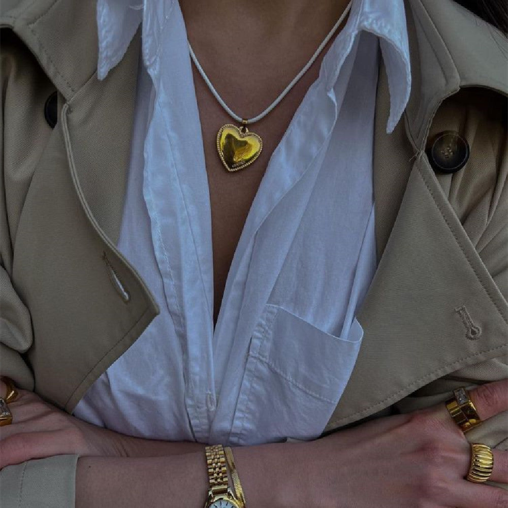 Kris – Collier en cuir avec pendentif Love embossé