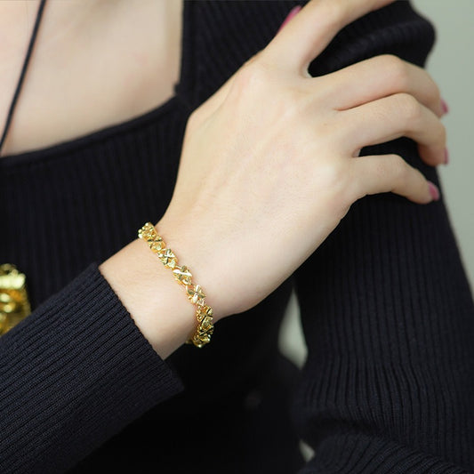 Edith – Bracelet Doré au Motif Marguerite