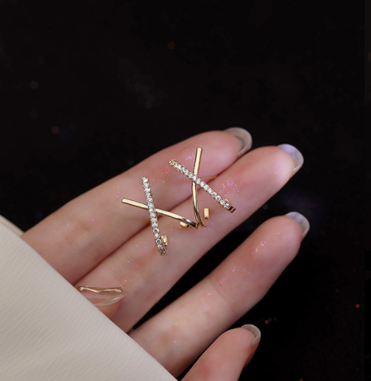 Ayla – Boucles Croisées Pavées de Cristaux