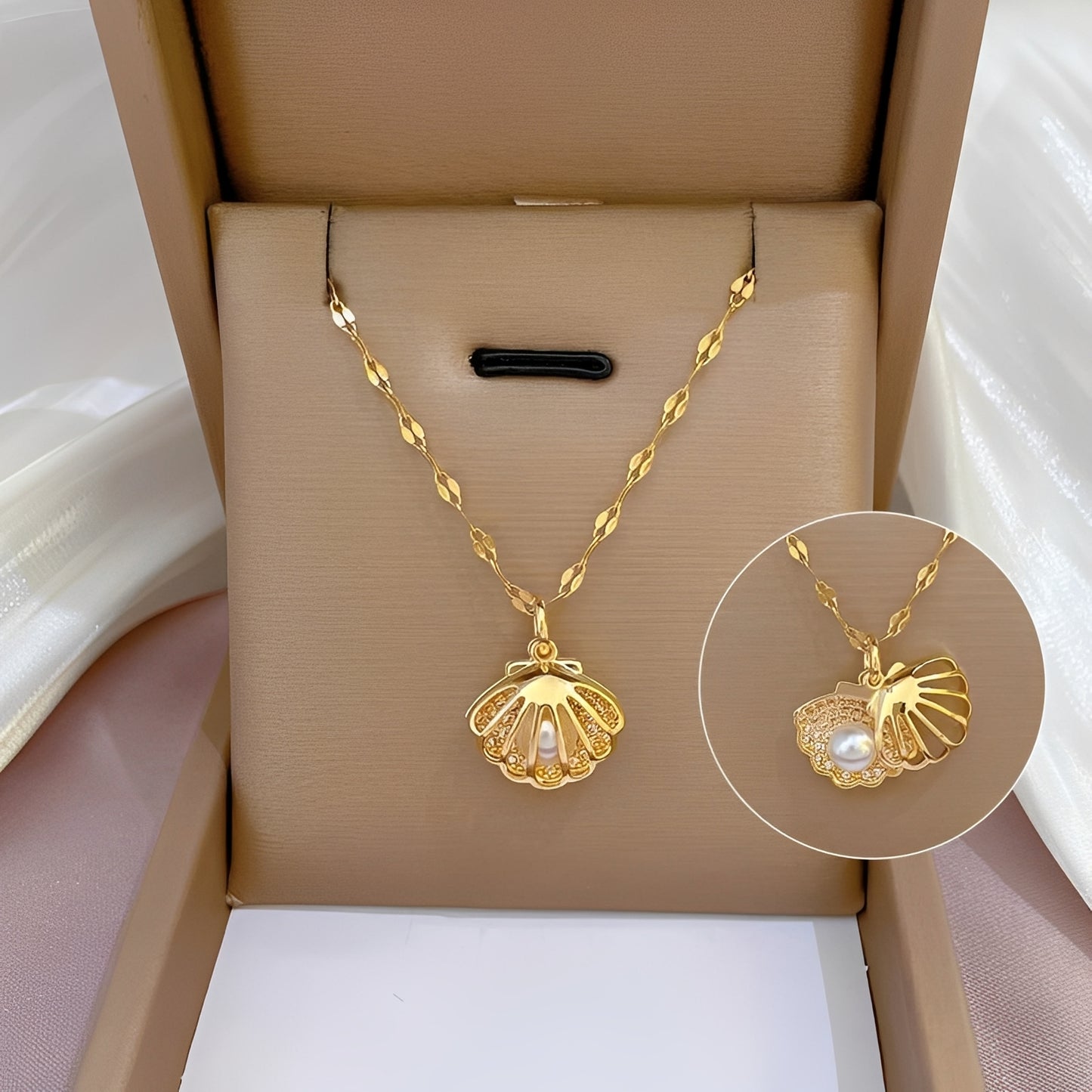 Celestine – Collier Micro-Serti en Zircons et Perles Coquille