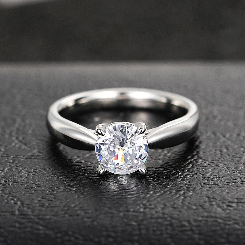 Mila – Bague Quatre Griffes Simple et Polyvalente