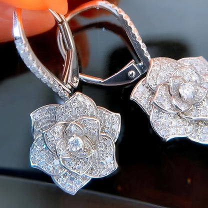 Camille – Boucles Camélia Serties de Diamants Brillants