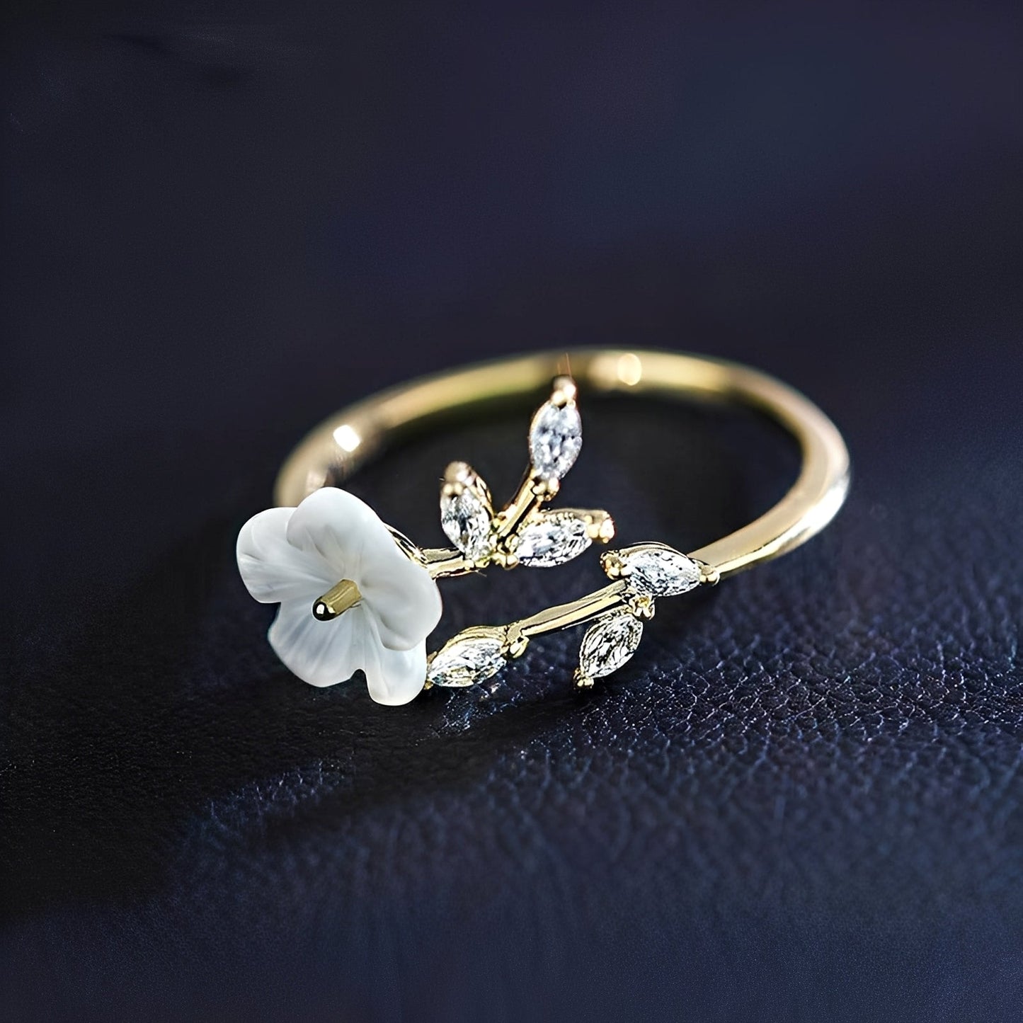 Mayla – Bague Florale avec Fleurs Blanches et Cubic Zirconia