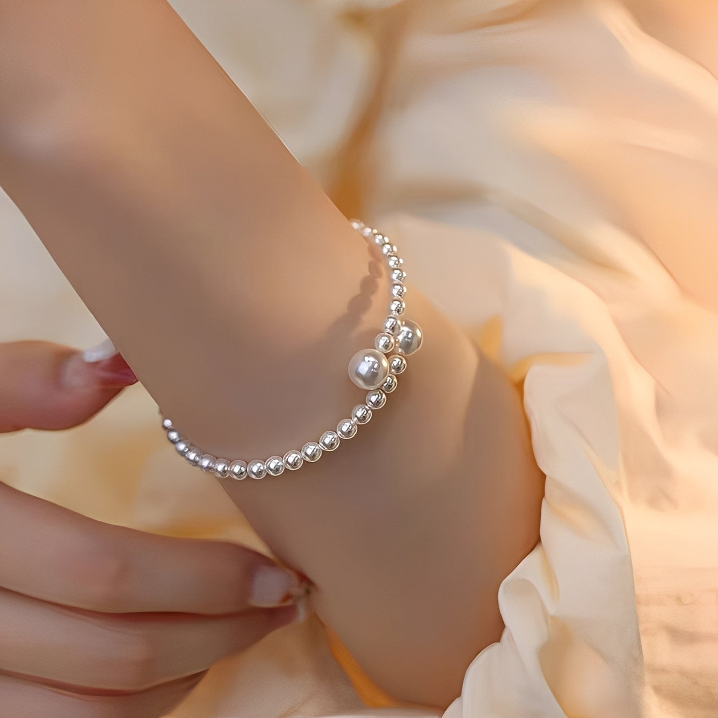 Emma – Bracelet Raffiné en Perles Ouvertes