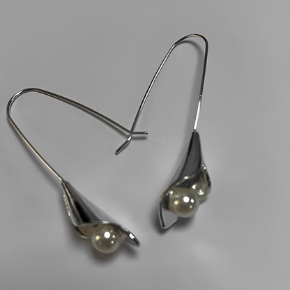 Iris – Boucles d’Oreilles Élégantes Feuille et Perle
