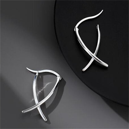 Emilie – Boucles d’Oreilles Lignes Croisées Élégantes