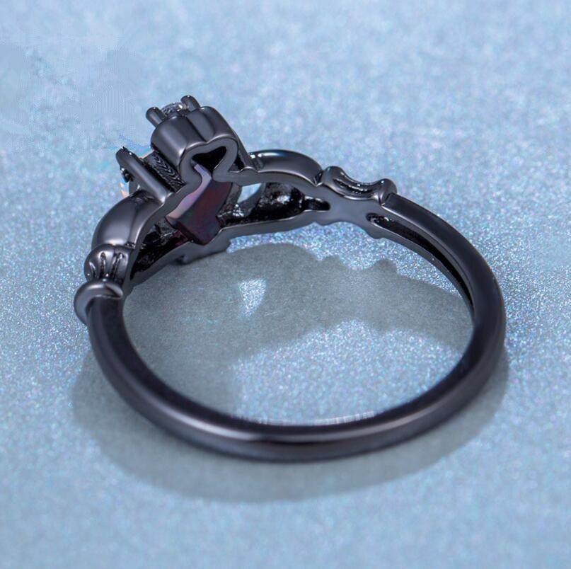 Meryl – Bague Cœur en Opale Blanche