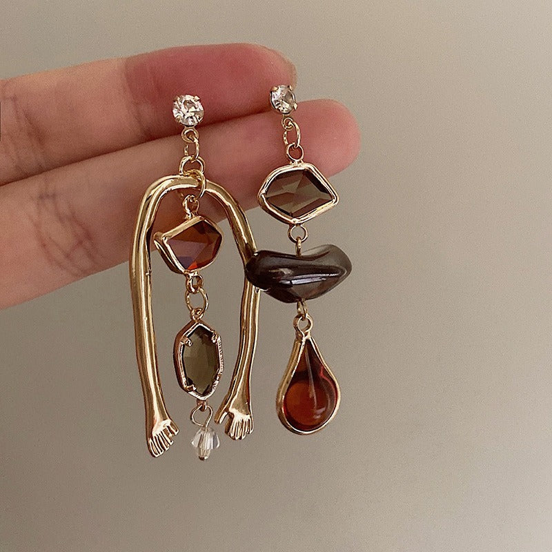 Iris – Boucles Pendantes Asymétriques Main & Pierres