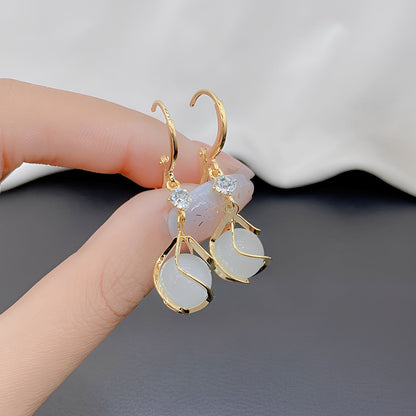 Lyra – Boucles d'Oreilles avec Éclat d'Opale Blanche