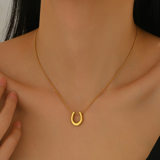 Caitlin – Collier Fer à Cheval Porte-Bonheur Doré