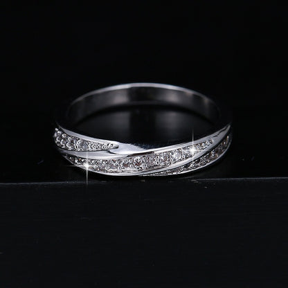 Lysanne – Bague Croix Minimaliste en Zircon