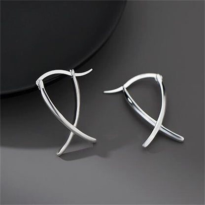 Emilie – Boucles d’Oreilles Lignes Croisées Élégantes