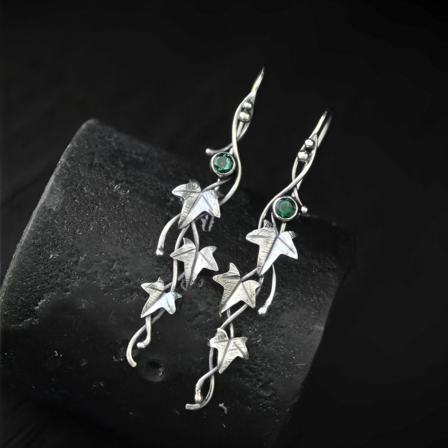 Elvina – Boucles d’Oreilles Feuilles Vintage Élfiques