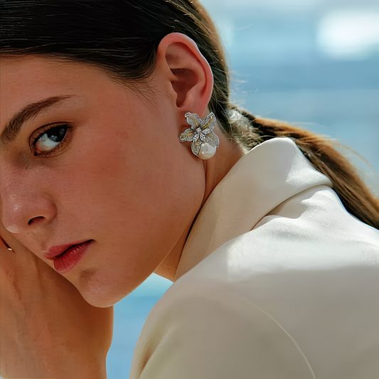 Anemone – Boucles d’Oreilles Élégantes Fleur et Perle